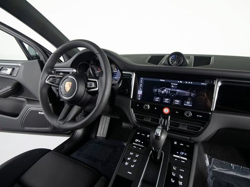 New 2026 Porsche Macan AWD/4WD image 29