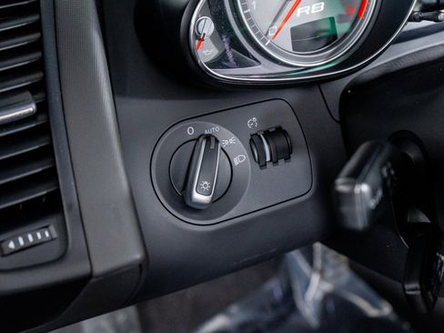 Used 2011 Audi R8 V8 image 35