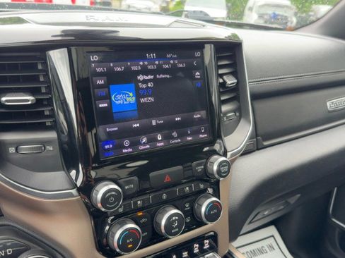 Used 2019 RAM 1500 Laramie AWD/4WD image 17