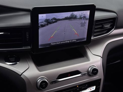 Used 2022 Ford Explorer XLT w/ Equipment Group 202A image 19