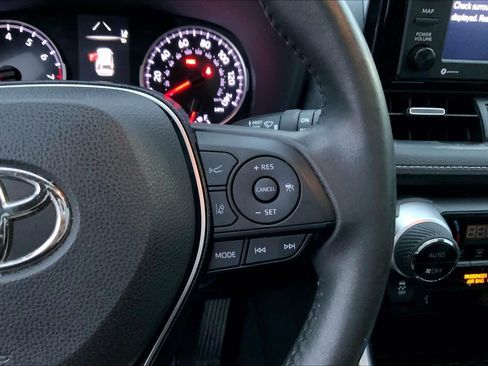 Used 2021 Toyota RAV4 XLE Premium image 24