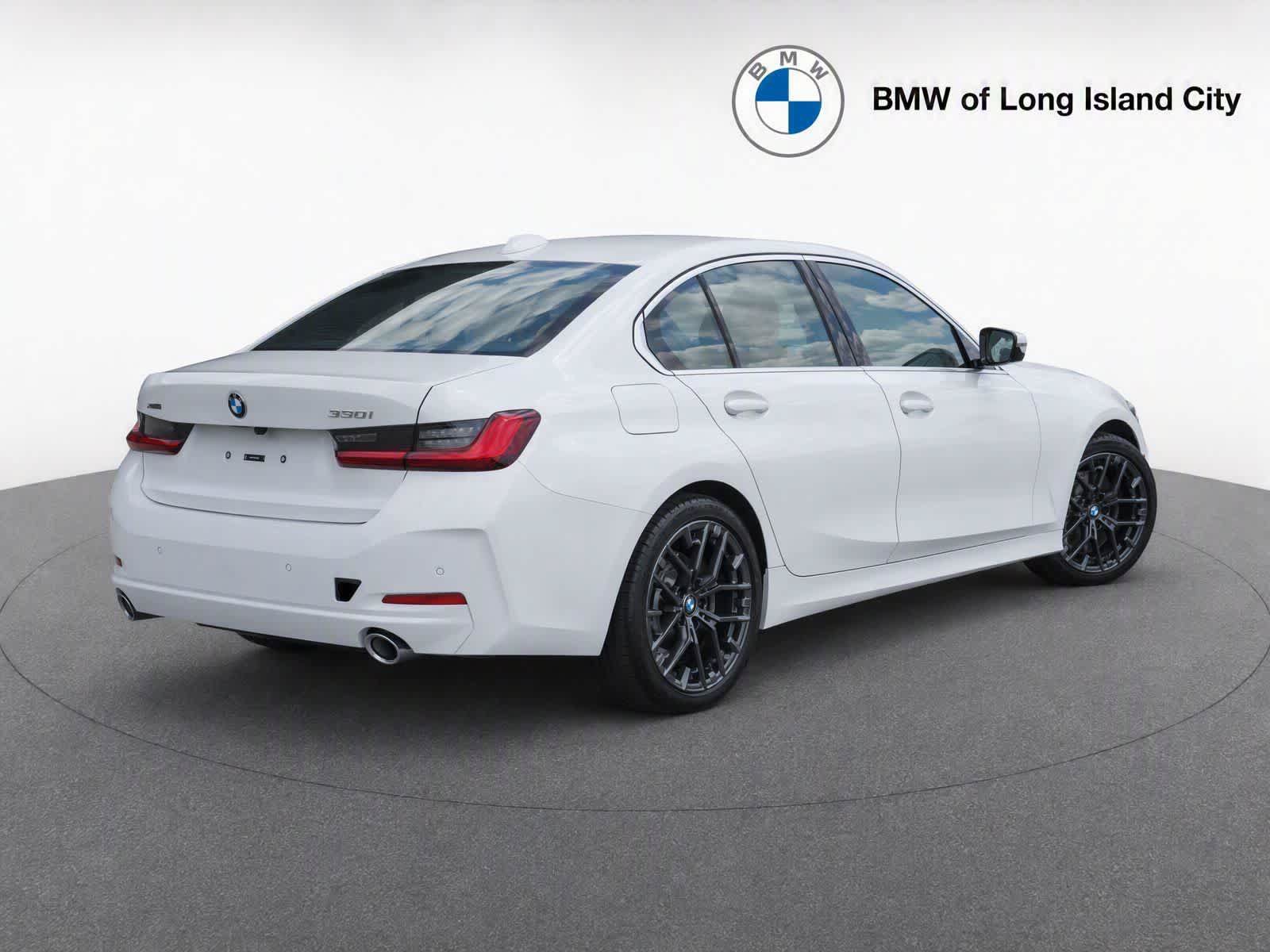 New 2026 BMW 330i xDrive Sedan w/ Convenience Package AWD/4WD image 7