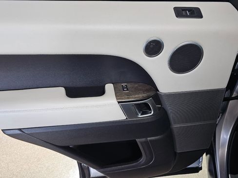 Used 2015 Land Rover Range Rover Sport HSE image 24