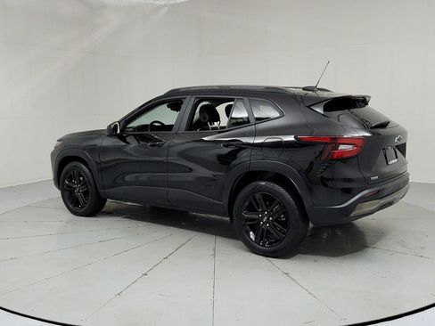 Used 2025 Chevrolet Trax ACTIV w/ Driver Confidence Package FWD image 3