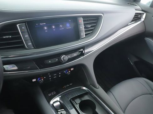 Used 2024 Buick Enclave Essence image 27