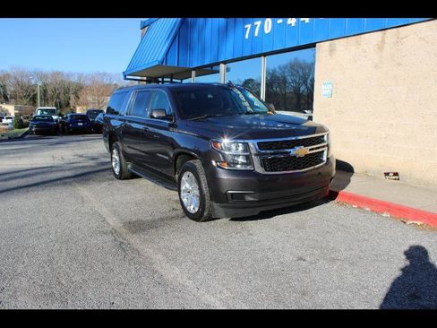 Used 2018 Chevrolet Suburban LT image 1