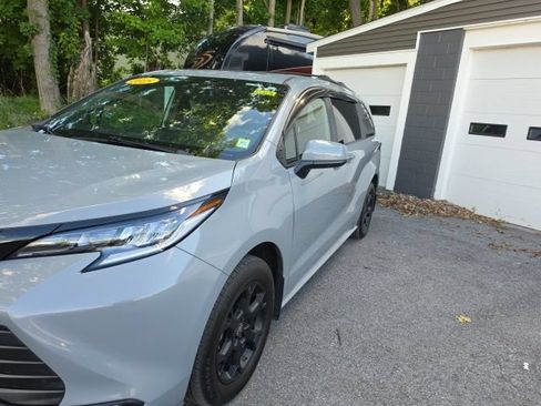 Used 2025 Toyota Sienna XLE Woodland Edition AWD/4WD image 2