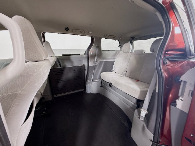 Used 2017 Toyota Sienna LE FWD image 8