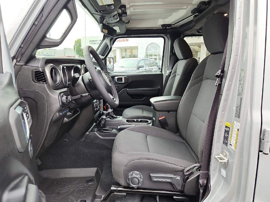 Used 2023 Jeep Wrangler Unlimited w/ Cold Weather Group AWD/4WD image 13