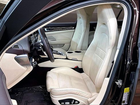 Used 2019 Porsche Panamera w/ Premium Package image 25