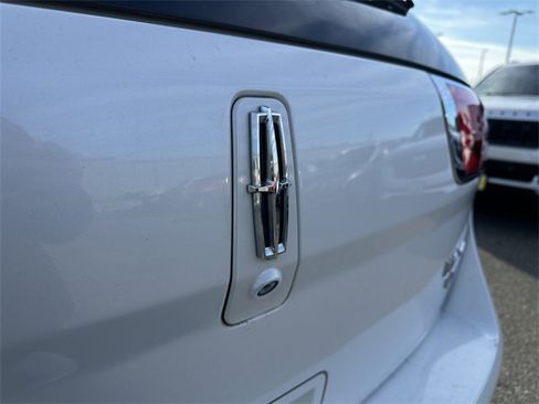 Used 2015 Lincoln MKX AWD w/ Equipment Group 102A image 46