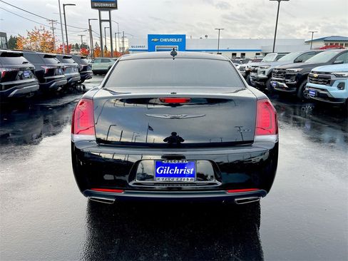 Used 2023 Chrysler 300 Touring w/ Sport Appearance Package image 26