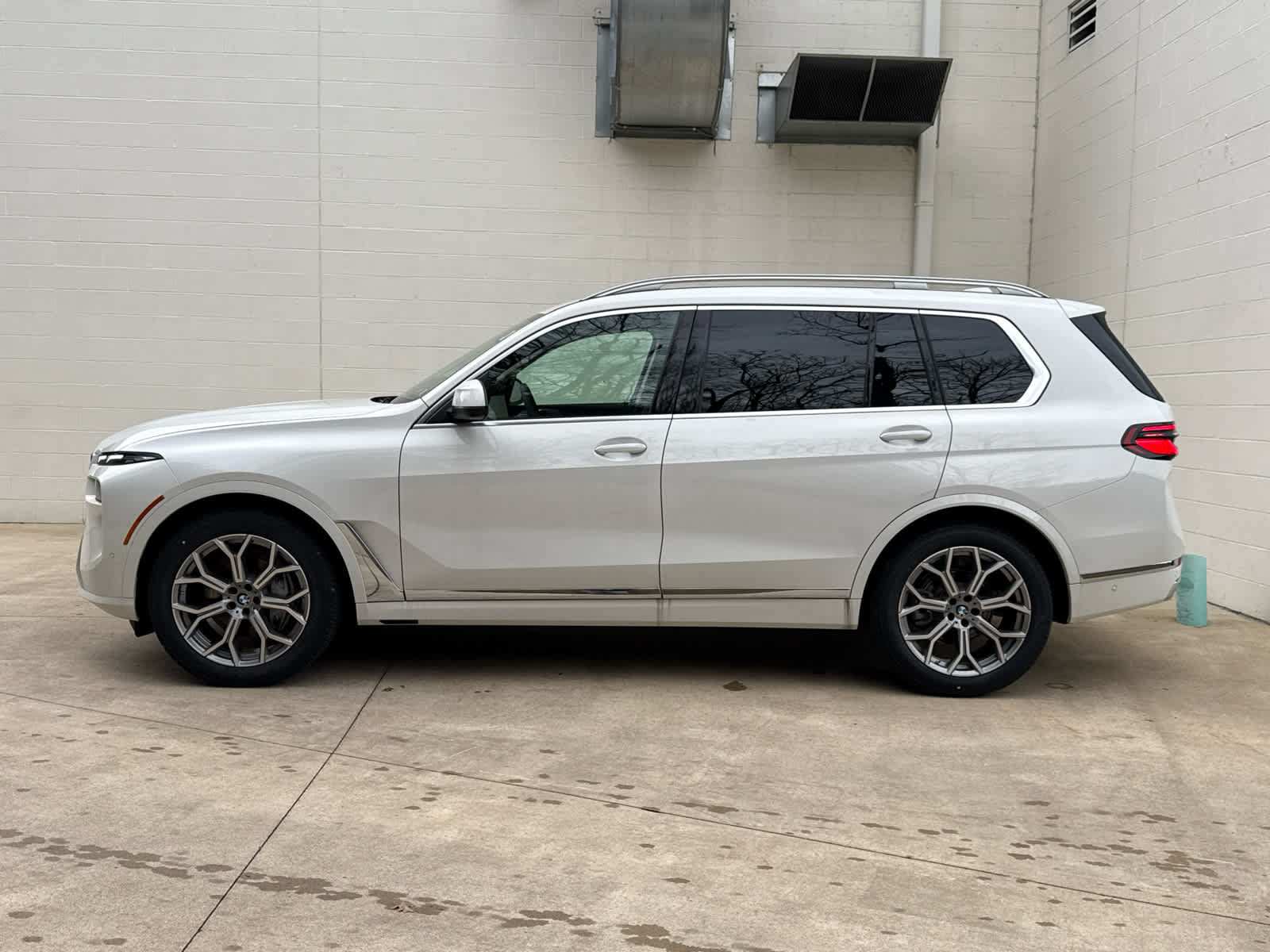 Used 2026 BMW X7 xDrive40i w/ Premium Package AWD/4WD image 5