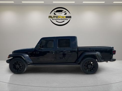 Used 2024 Jeep Gladiator Sport AWD/4WD image 4