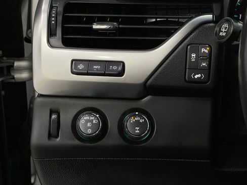 Used 2020 Chevrolet Suburban Premier image 24
