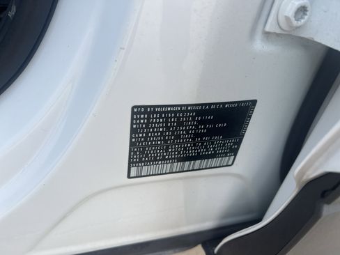 Certified 2023 Volkswagen Tiguan SE w/ Panoramic Sunroof Package image 33