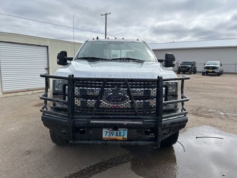 Used 2019 Ford F250 Lariat w/ Chrome Package image 2