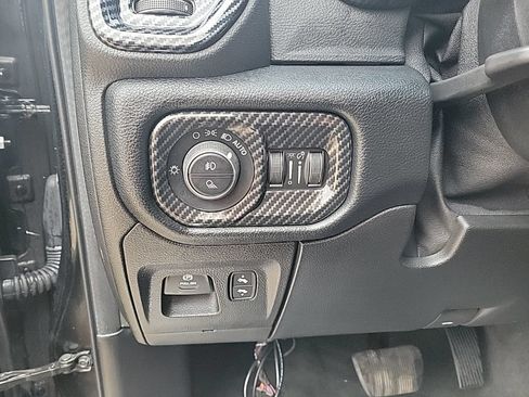 Used 2020 RAM 1500 Laramie AWD/4WD image 29