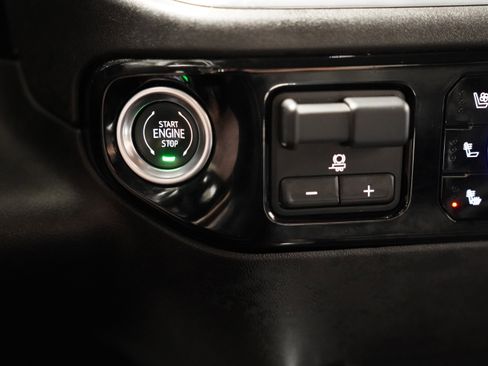 Used 2025 GMC Sierra 2500 SLT w/ SLT Convenience Package AWD/4WD image 29