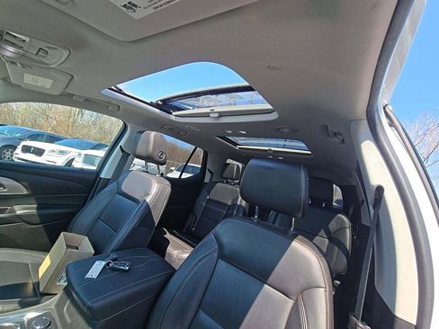 Used 2019 Chevrolet Traverse LT w/ LT Premium Package image 5