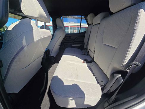Certified 2025 Toyota 4Runner SR5 AWD/4WD image 16