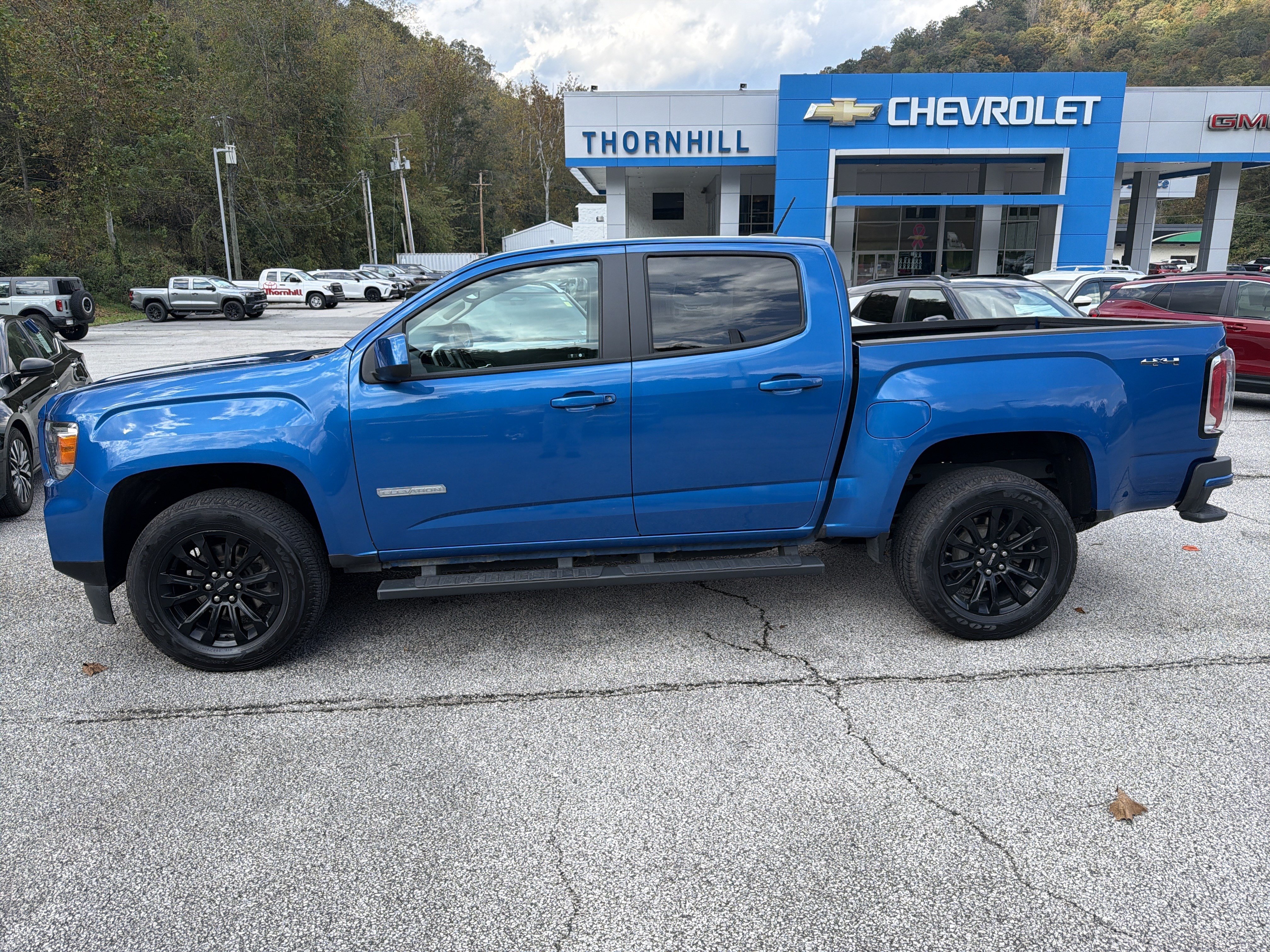 Used 2022 GMC Canyon Elevation w/ Elevation Premium Package AWD/4WD image 5