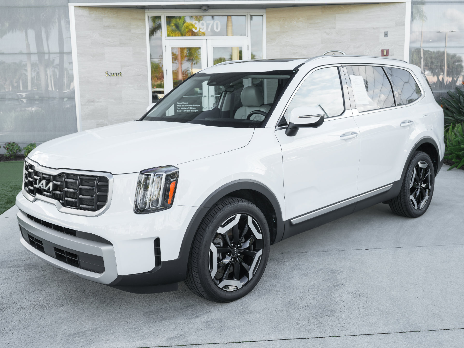 Used 2025 Kia Telluride S FWD image 30