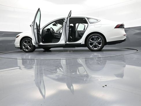 Used 2023 Honda Accord EX image 49