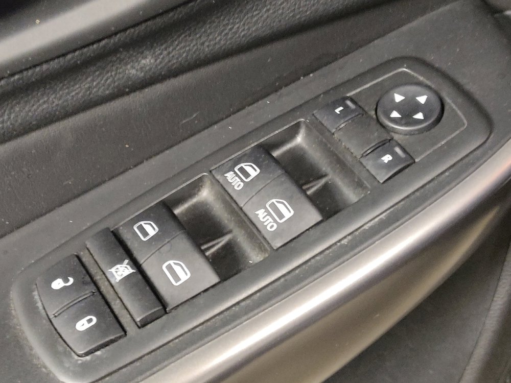 Used 2020 Jeep Cherokee Limited FWD image 27