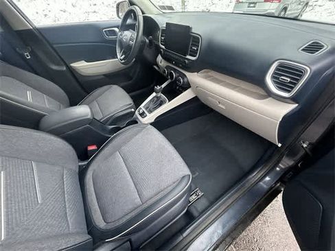 Used 2023 Hyundai Venue Limited image 20