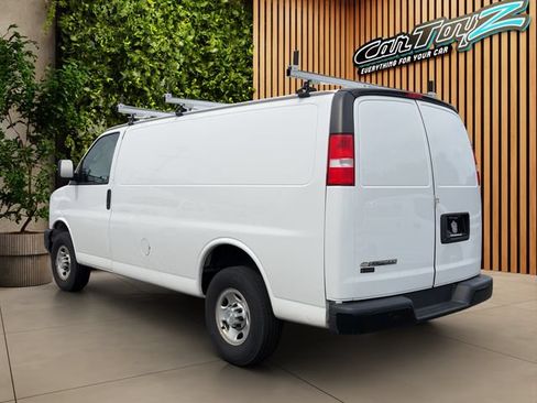 Used 2021 Chevrolet Express 2500 RWD image 3