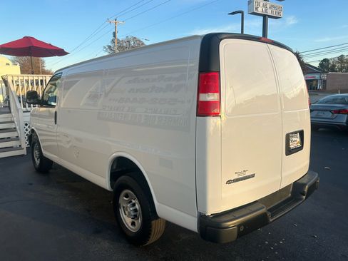 Used 2021 Chevrolet Express 2500 w/ Driver Convenience Package image 5