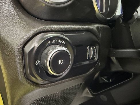 Used 2023 Jeep Wrangler Unlimited Sahara AWD/4WD image 28