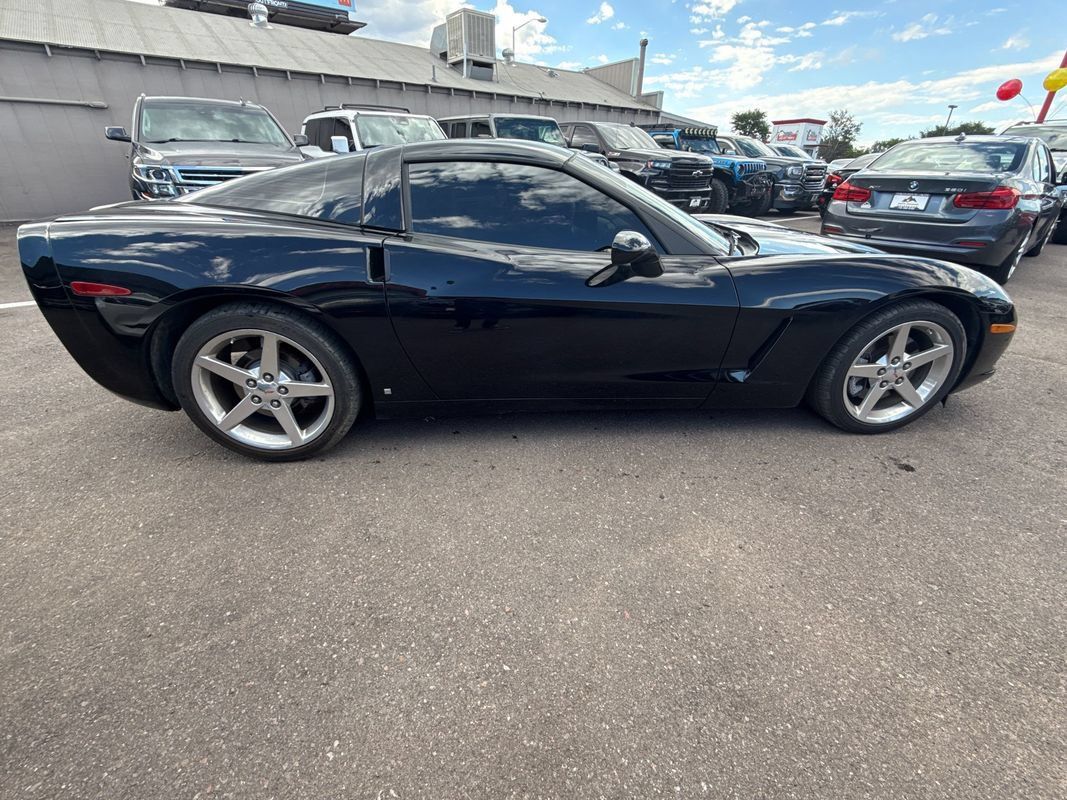 Used 2006 Chevrolet Corvette Coupe w/ Preferred Equipment Group RWD image 8