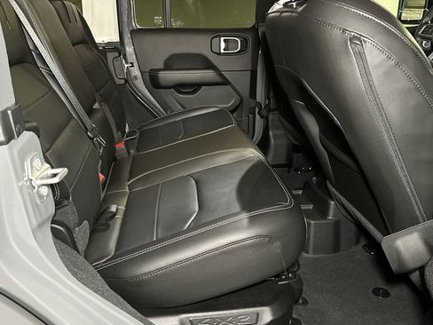 Used 2022 Jeep Wrangler Unlimited Sahara w/ Cold Weather Group AWD/4WD image 12