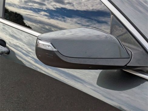 Used 2017 Chevrolet Malibu LT image 12