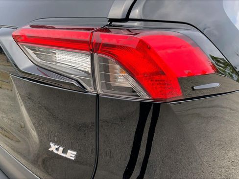 Used 2021 Toyota RAV4 XLE Premium FWD image 30
