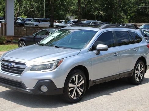 Used 2018 Subaru Outback 2.5i Limited image 3
