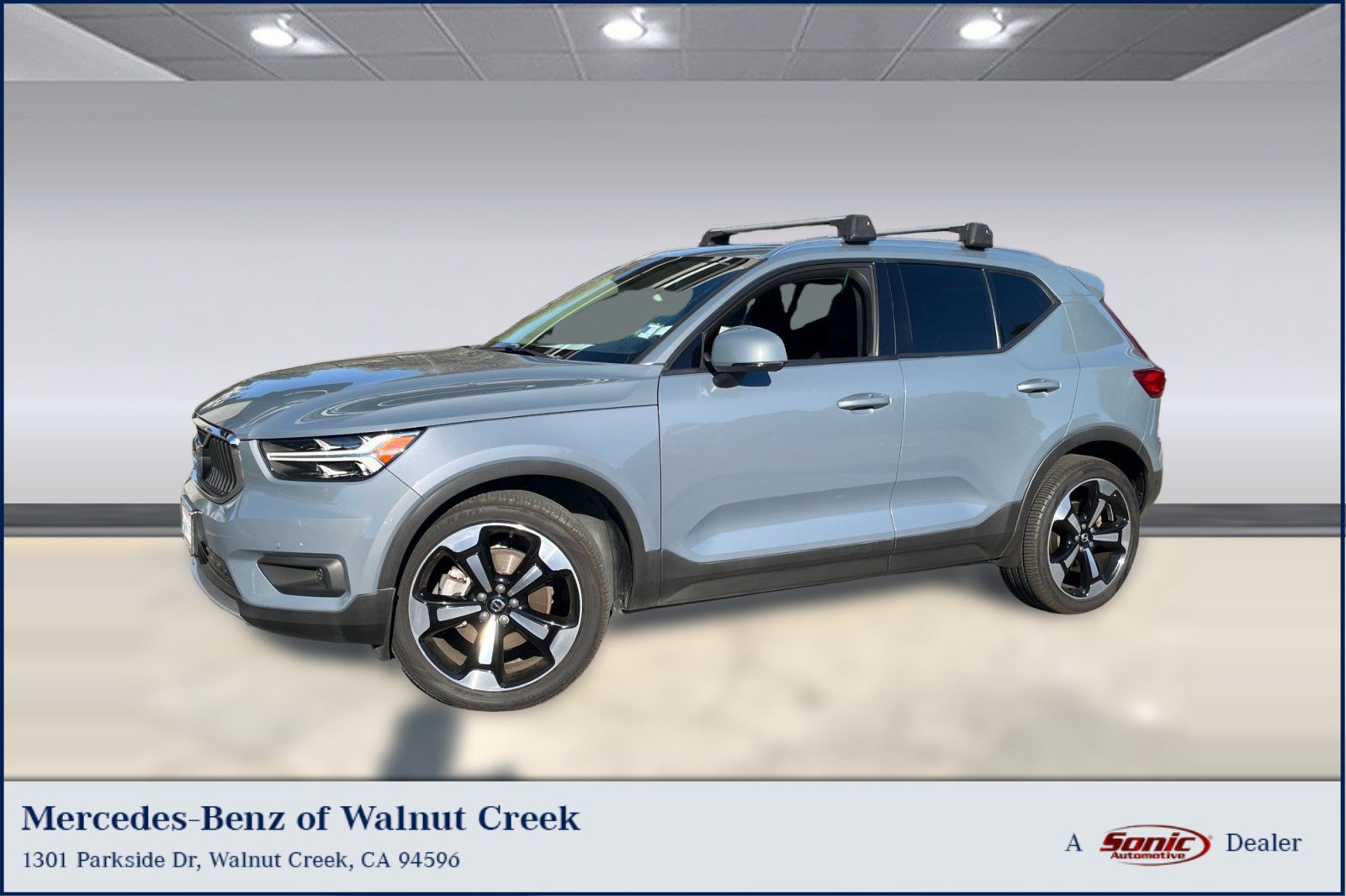 Used 2021 Volvo XC40 T5 Momentum w/ Premium Package AWD/4WD image 1