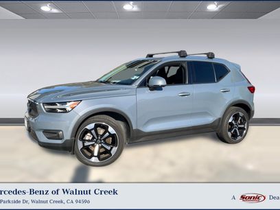 Used 2021 Volvo XC40 T5 Momentum w/ Premium Package