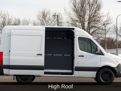 Used 2025 Mercedes-Benz Sprinter 2500 image 7