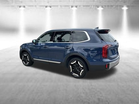 Used 2023 Kia Telluride S w/ S Sunroof Package FWD image 3