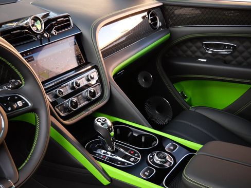 New 2025 Bentley Bentayga image 15