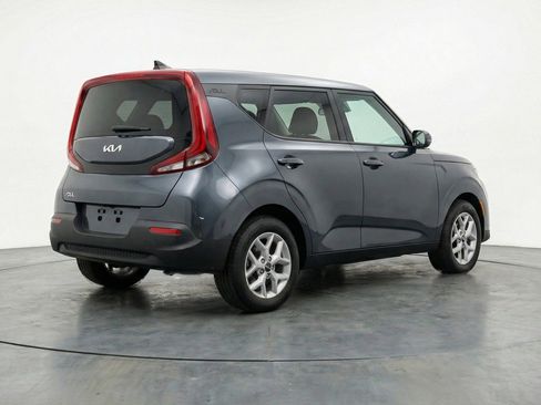 Used 2025 Kia Soul LX w/ LX Technology Package FWD image 9