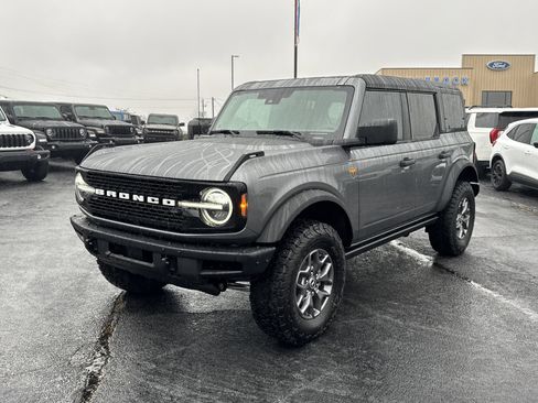 New 2025 Ford Bronco Badlands image 2