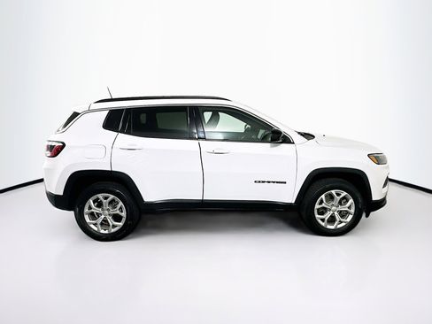 Used 2024 Jeep Compass Latitude image 10