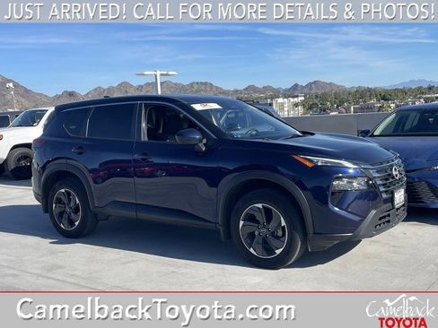 Used 2024 Nissan Rogue SV image 1