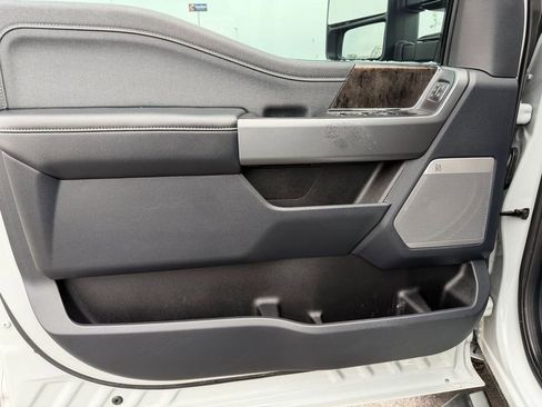 Used 2025 Ford F250 Lariat w/ Chrome Package image 23