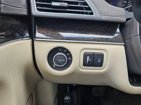 Used 2013 Lincoln MKT AWD image 20