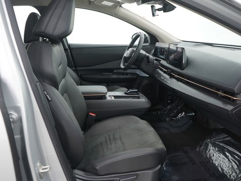 Used 2023 Nissan Ariya AWD image 11